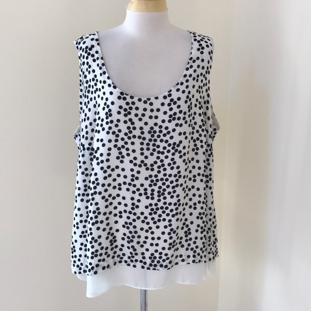 ROSE & OLIVE size 2X off white with black dots top